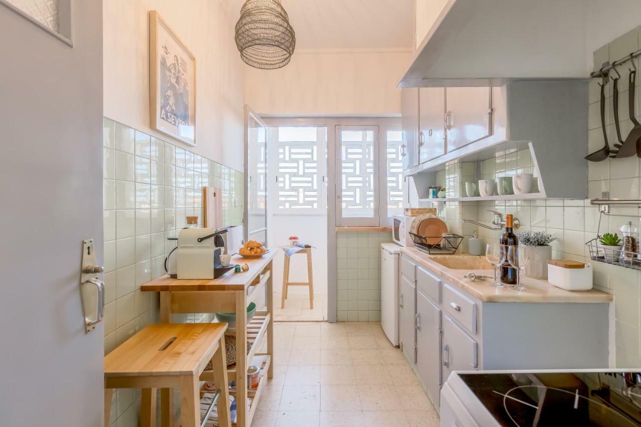 Renovated Sunny Apartment With Amazing Sunset Balcony , By Timecooler Lisboa Εξωτερικό φωτογραφία