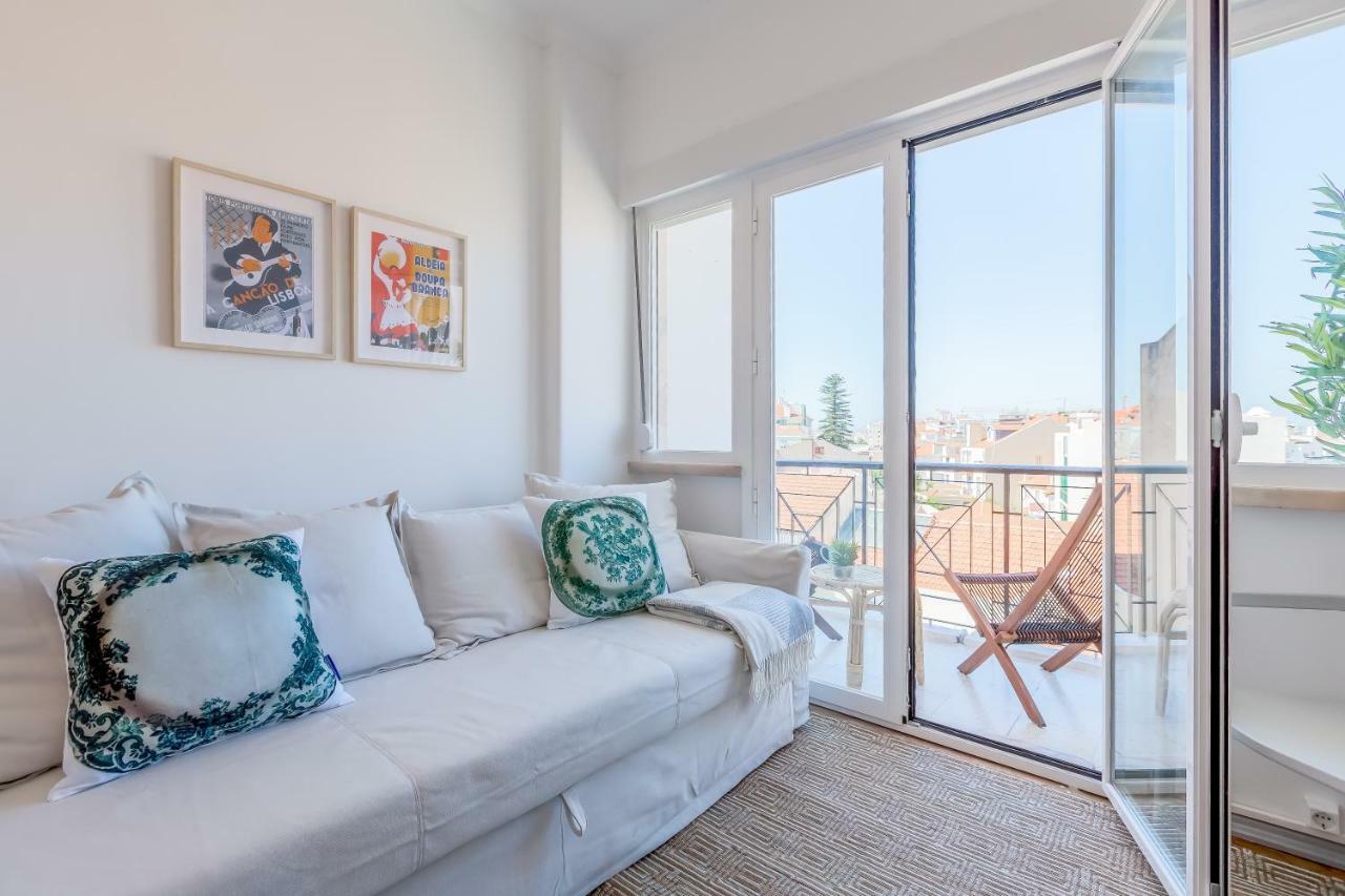 Renovated Sunny Apartment With Amazing Sunset Balcony , By Timecooler Lisboa Εξωτερικό φωτογραφία