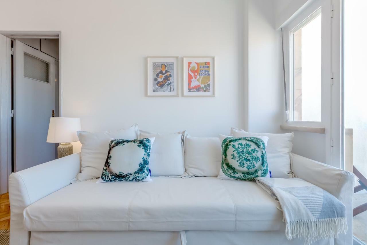 Renovated Sunny Apartment With Amazing Sunset Balcony , By Timecooler Lisboa Εξωτερικό φωτογραφία