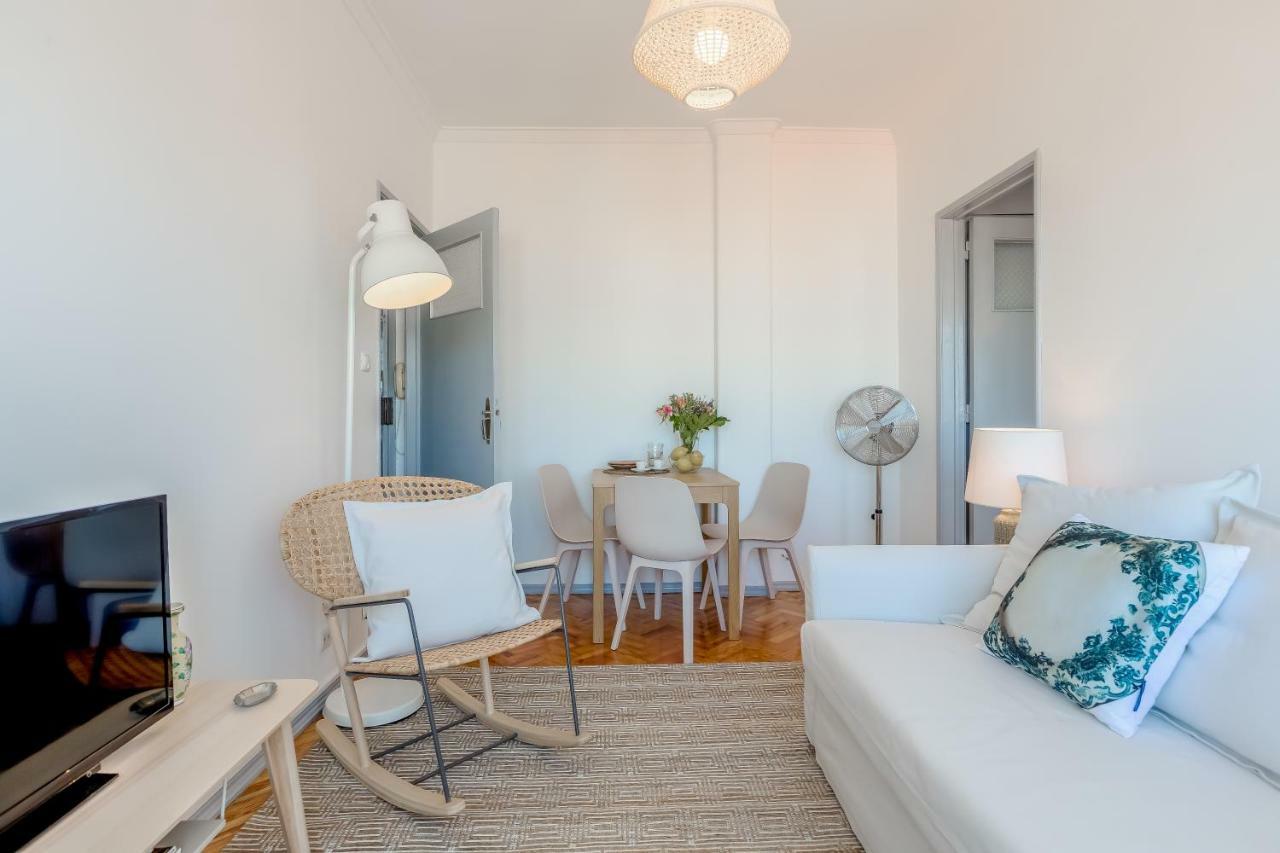 Renovated Sunny Apartment With Amazing Sunset Balcony , By Timecooler Lisboa Εξωτερικό φωτογραφία