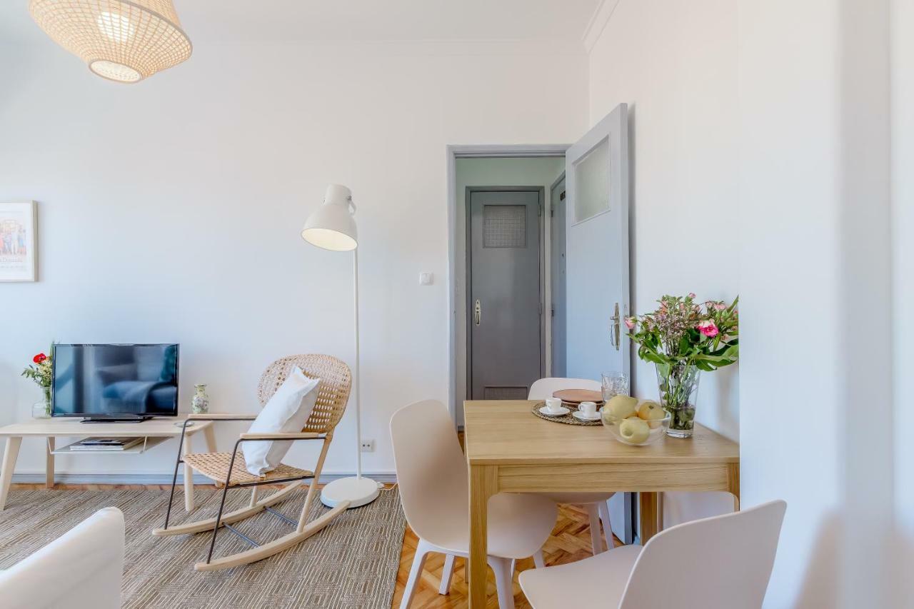 Renovated Sunny Apartment With Amazing Sunset Balcony , By Timecooler Lisboa Εξωτερικό φωτογραφία