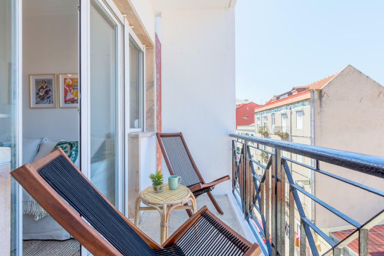 Renovated Sunny Apartment With Amazing Sunset Balcony , By Timecooler Lisboa Εξωτερικό φωτογραφία