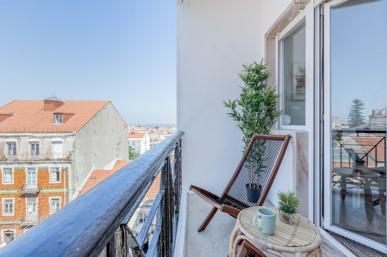 Renovated Sunny Apartment With Amazing Sunset Balcony , By Timecooler Lisboa Εξωτερικό φωτογραφία