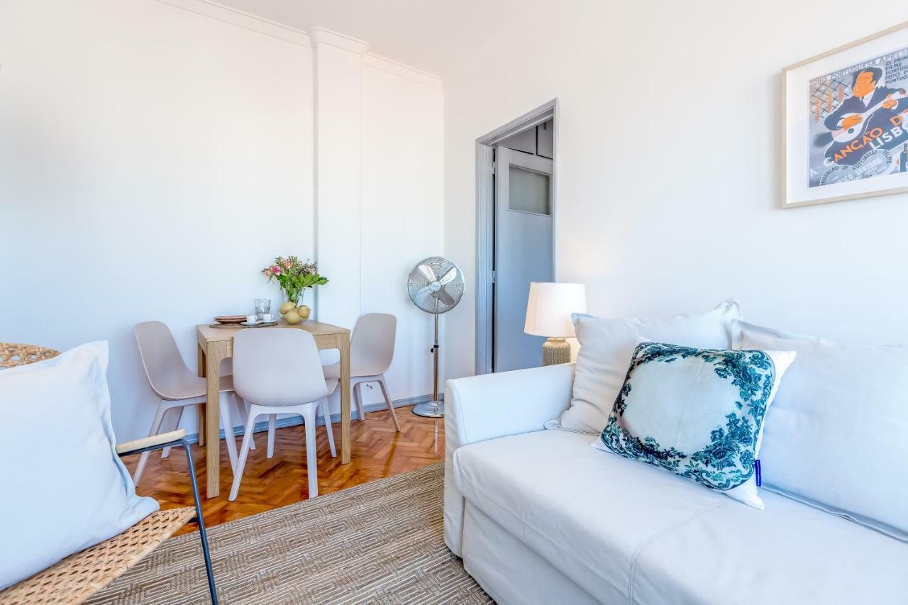 Renovated Sunny Apartment With Amazing Sunset Balcony , By Timecooler Lisboa Εξωτερικό φωτογραφία